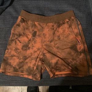 Texture tech, Lululemon men’s shorts, Sz Medium, 6.5-7 inch inseam.